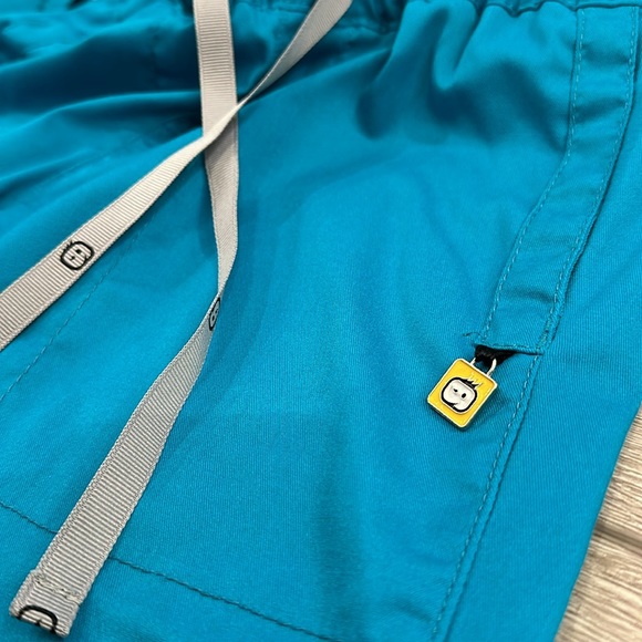 WONDERWINK TEAL BLUE XS CHARLOTTE V-NECK NEXT TOP 6119 AND LOGAN XS PANTS 5119 - Picture 6 of 8